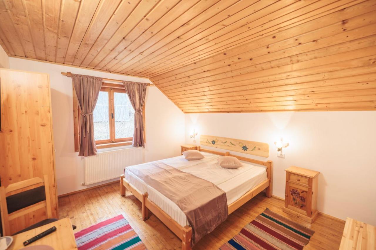 Pensiunea Piatra-Craiului Zărneşti Esterno foto